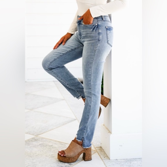 Judy Blue Denim - Judy Blue Mid Rise Relaxed Fit Cooling Jeans 5/27